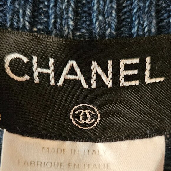Classic Vintage Chanel Sweater Set - Picture 4 of 12